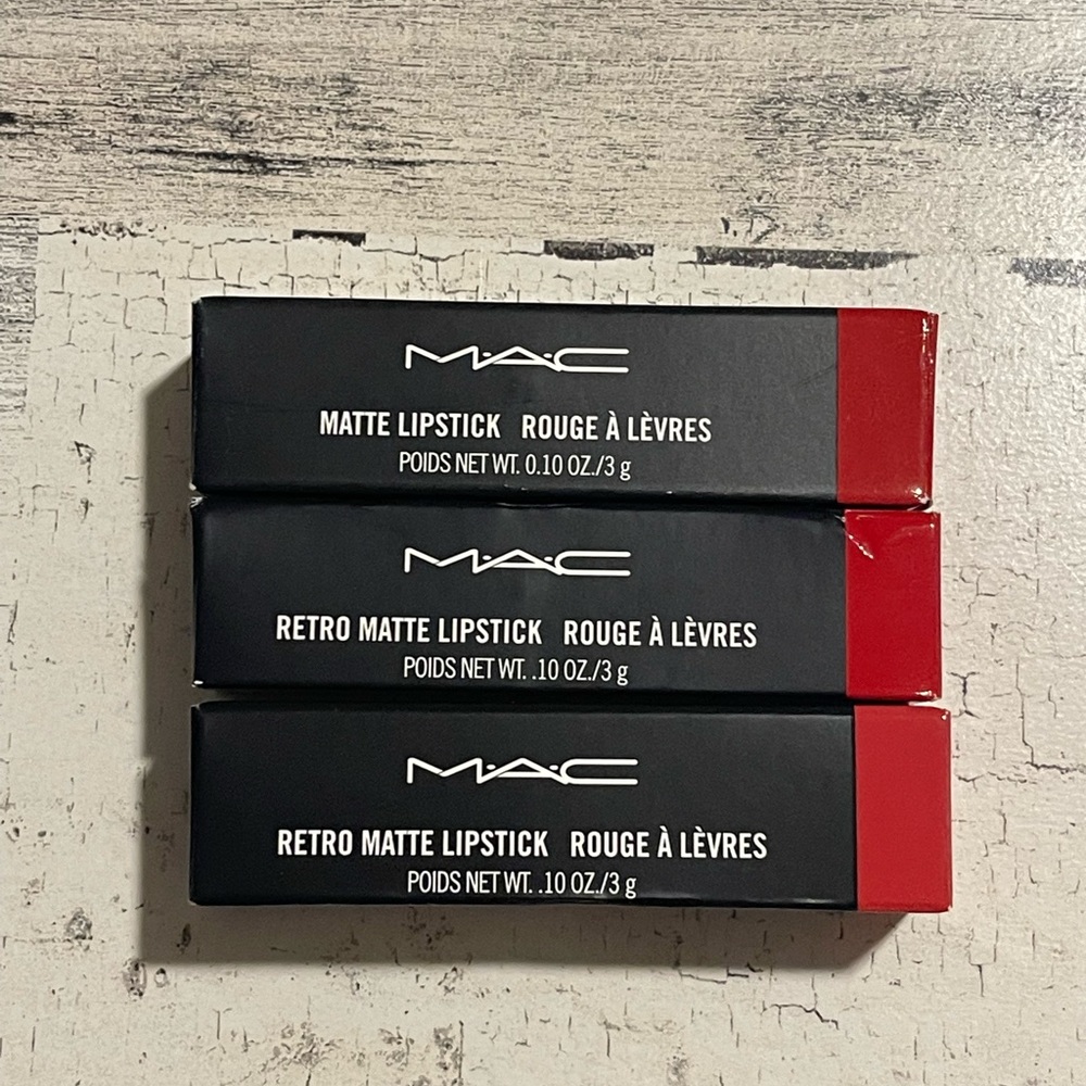 MAC RED LIPSTICK BUNDLE MATTE RED ROCK, DANGEROUS, RELENTLESSLY RED VIBRANT 3